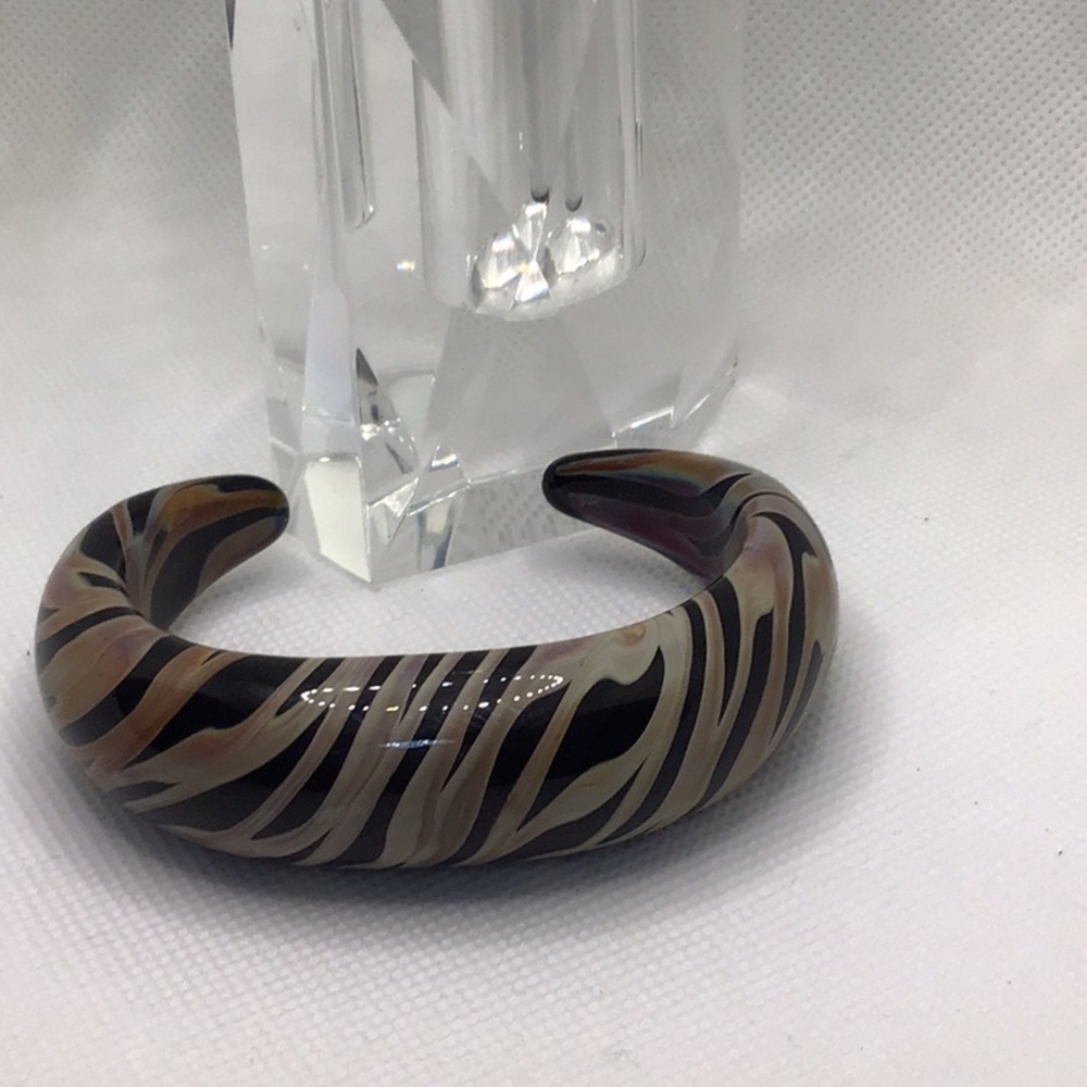 Tiger! Kevin O’Grady’s Tiger Stripes design from his Safari Collection. 3” cuff.